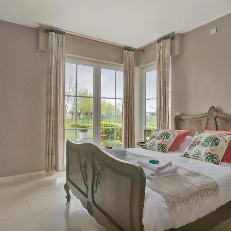 Family House With A Beautiful View In Damme 빌라 *